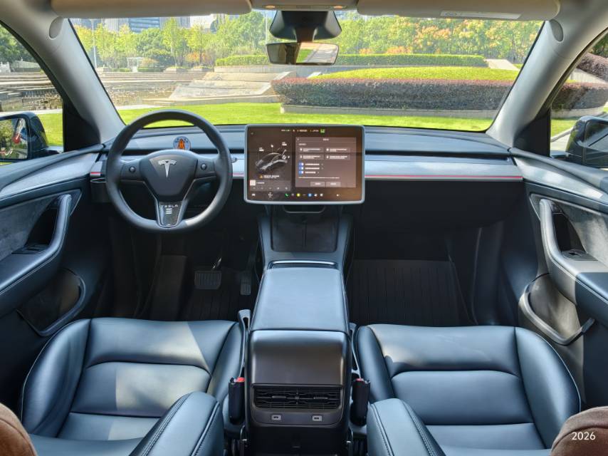 Tesla Model Y 2024 imagen de coche #7