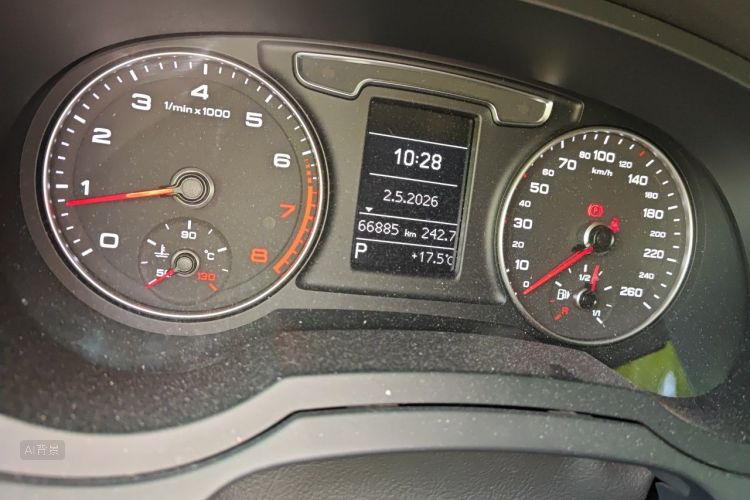 Audi Q3 2016 car image #14