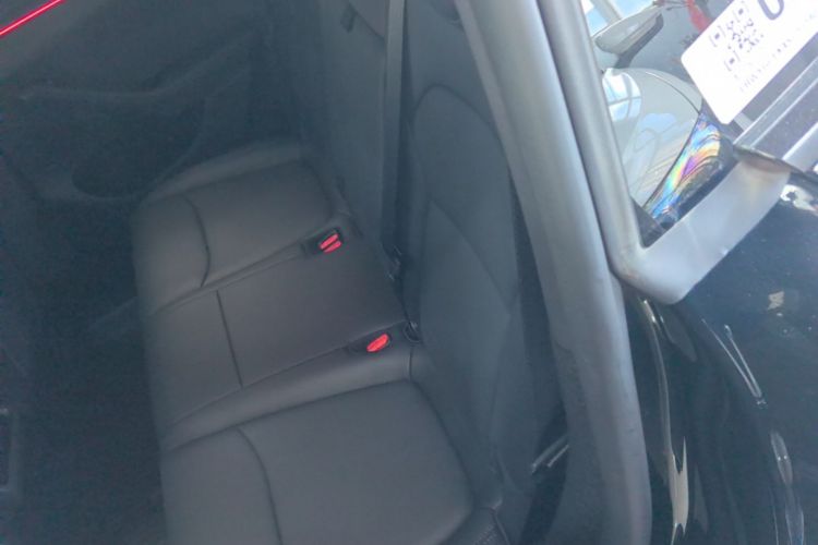 Tesla Model Y 2025 immagine di auto #17