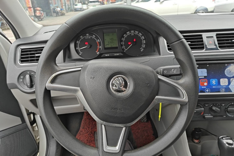 Skoda Rapid 2016 #11 Skoda Rapid 2016 car image #11
