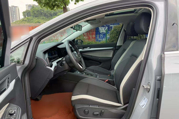 Volkswagen Golf 2023 car image #15