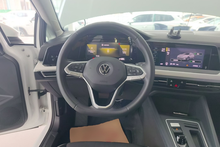 Volkswagen Golf 2024 car image #11