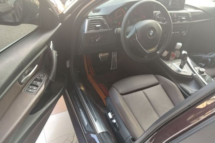 BMW 3 Series 2018 car image #16