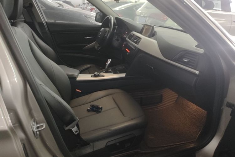 BMW 3 Series 2015 car image #24