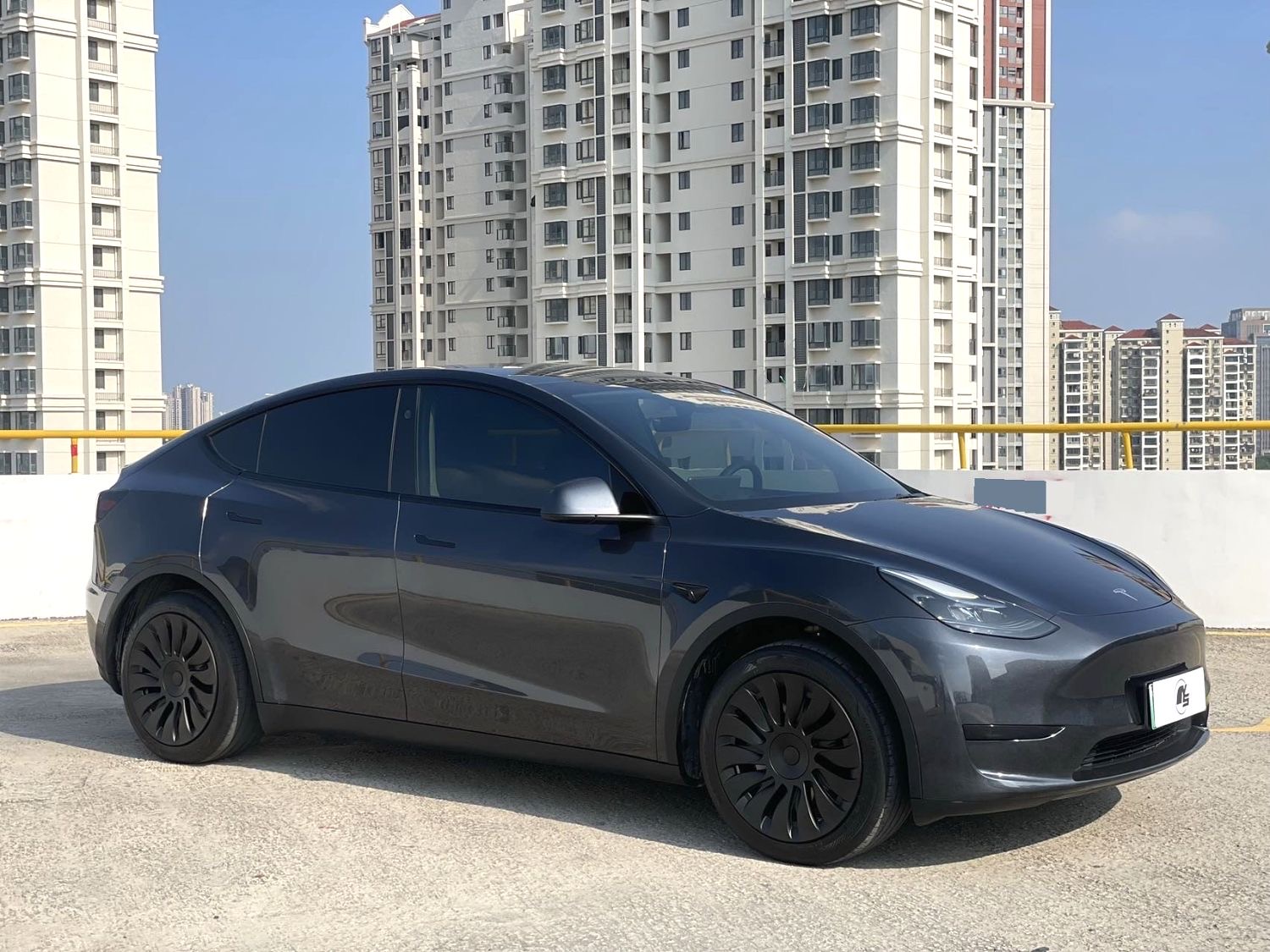 Tesla Model Y 2025 car image #3