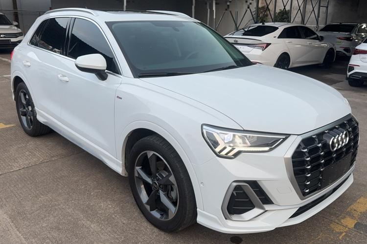 Audi Q3 2022 car image #4