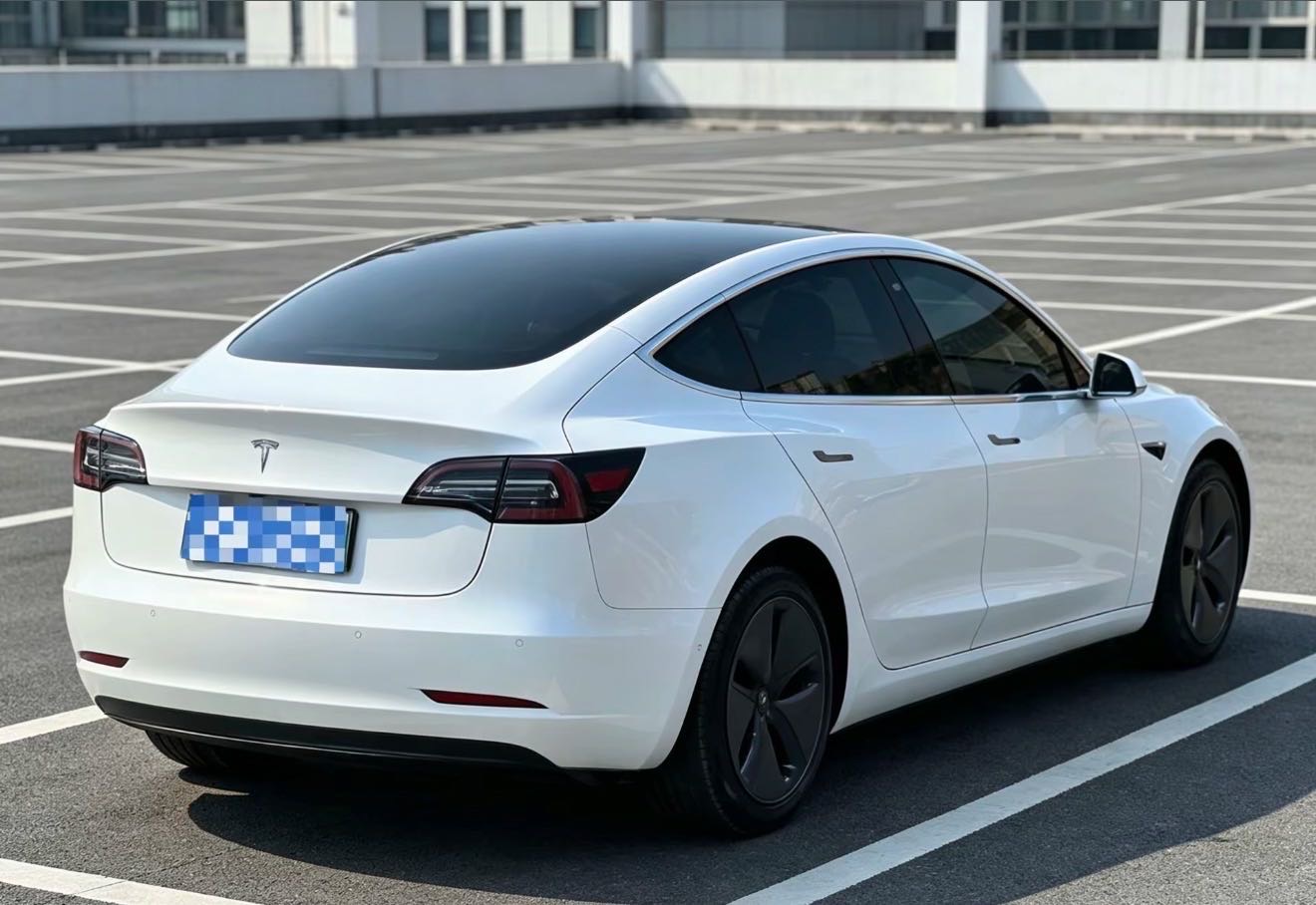 Tesla Model 3 2020 car image #4
