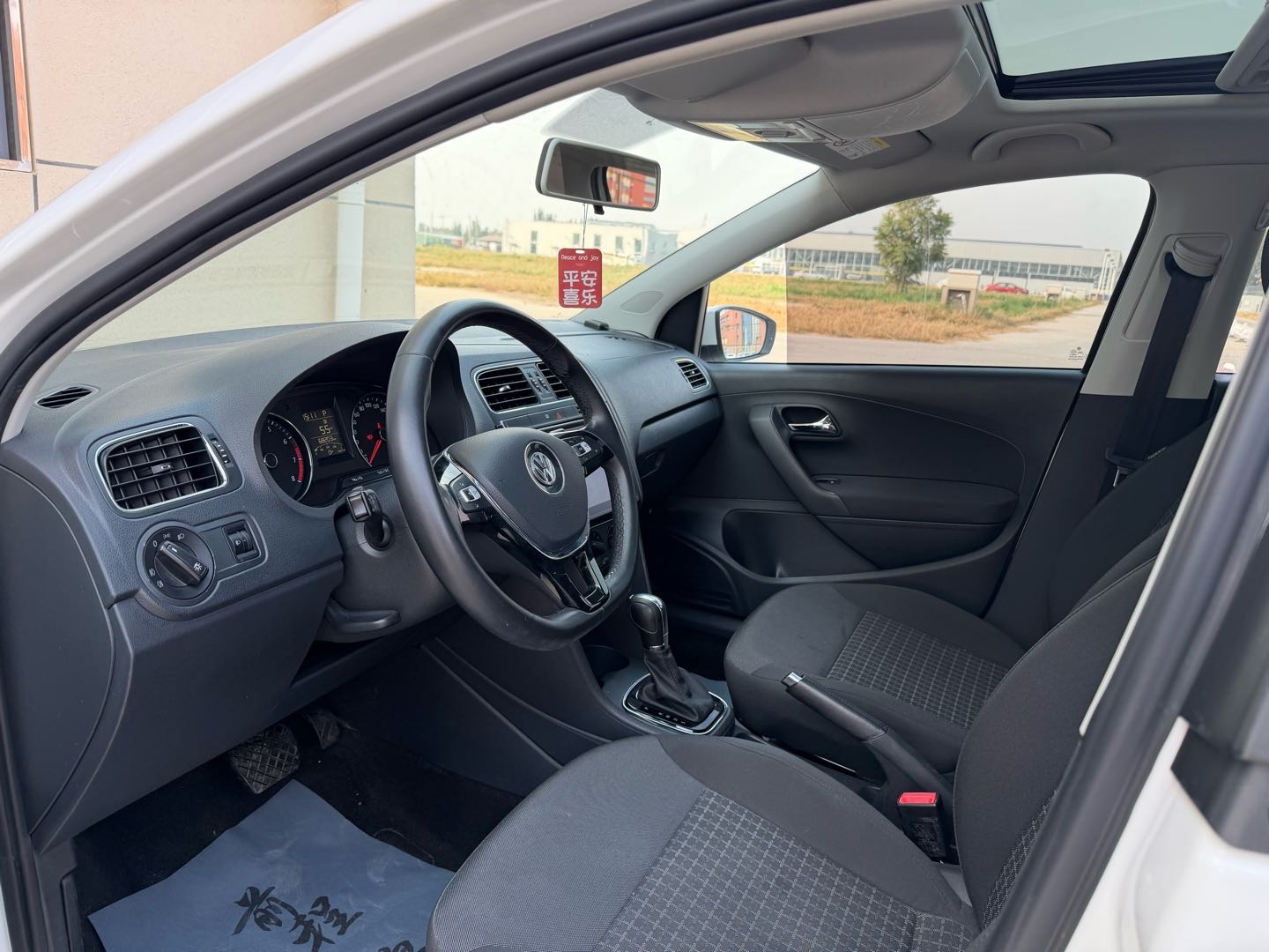Volkswagen Polo 2018 car image #6