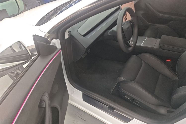 Tesla Model 3 2024 car image #16