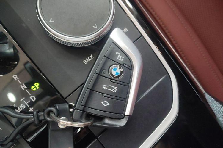 BMW 3 Series 2022 #9 BMW 3 Series 2022 car image #9