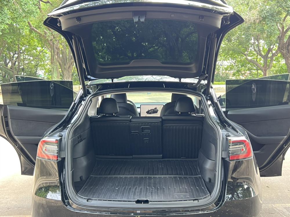 Tesla Model Y 2024 car image #22