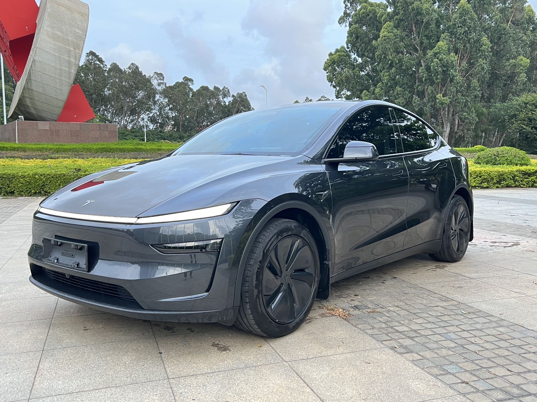 Tesla Model Y 2025 Tesla Model Y 2025 car image