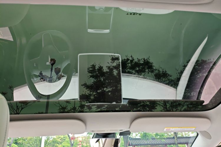 Tesla Model 3 2023 car image #18