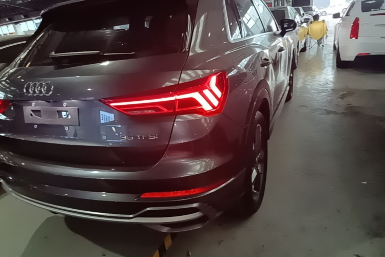 Audi Q3 2023 car image #8
