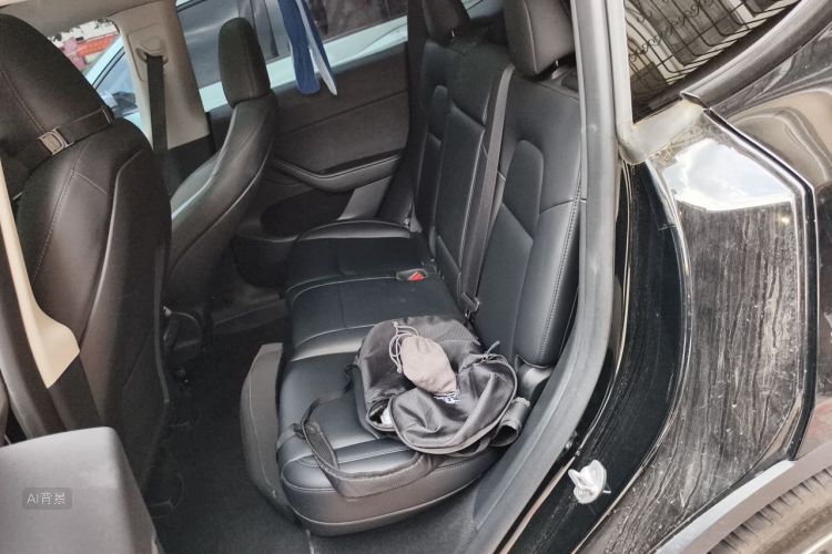 Tesla Model Y 2023 immagine di auto #19