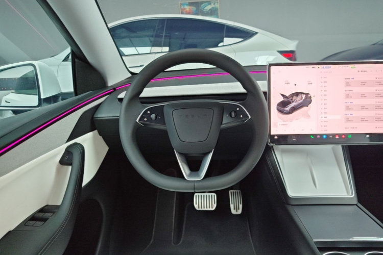 Tesla Model Y 2025 #15 Tesla Model Y 2025 صورة سيارة #15
