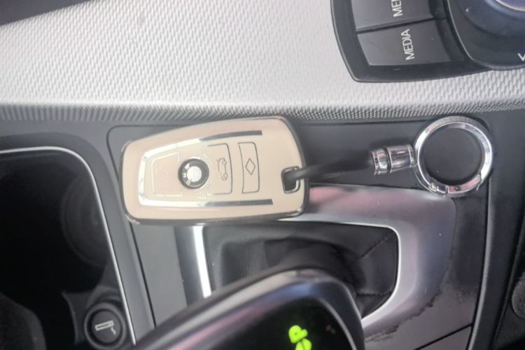 BMW 3 Series 2018 #9 BMW 3 Series 2018 car image #9