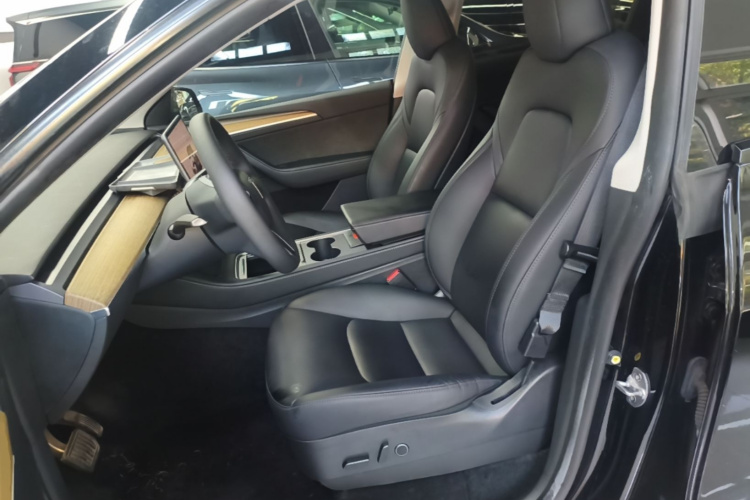 Tesla Model Y 2022 car image #19