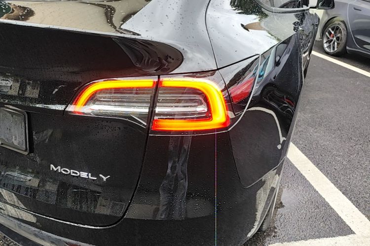 Tesla Model Y 2022 car image #8