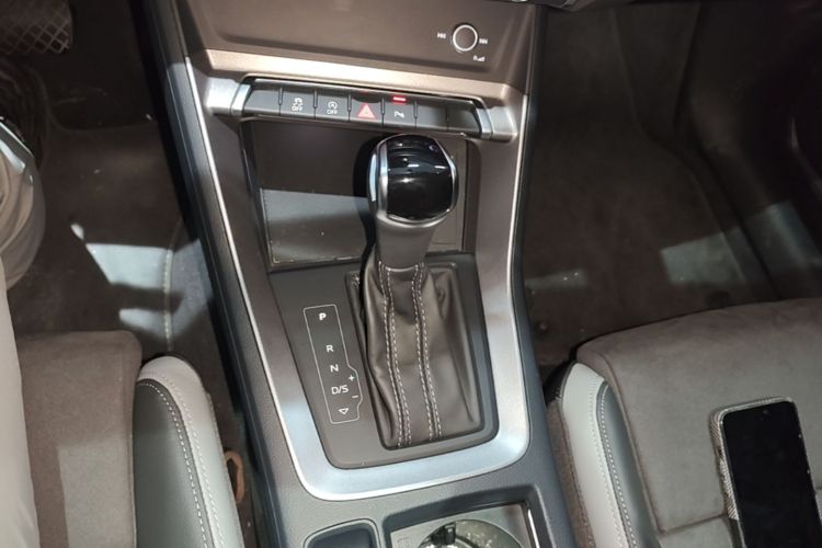 Audi Q3 2023 car image #14