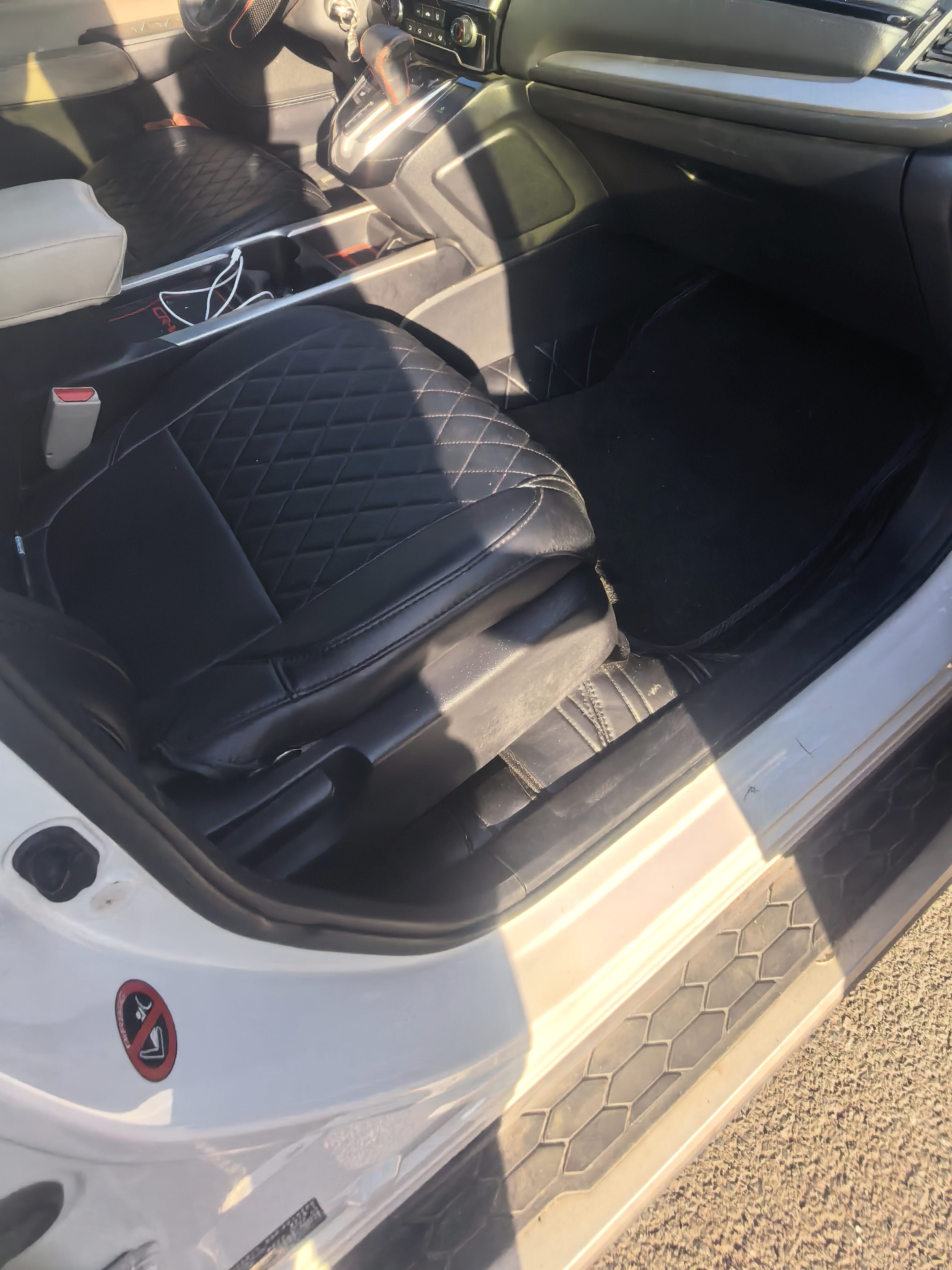 2019 car image #2