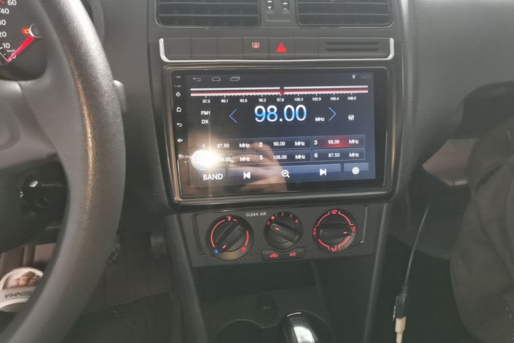 Volkswagen Polo 2018 car image #13