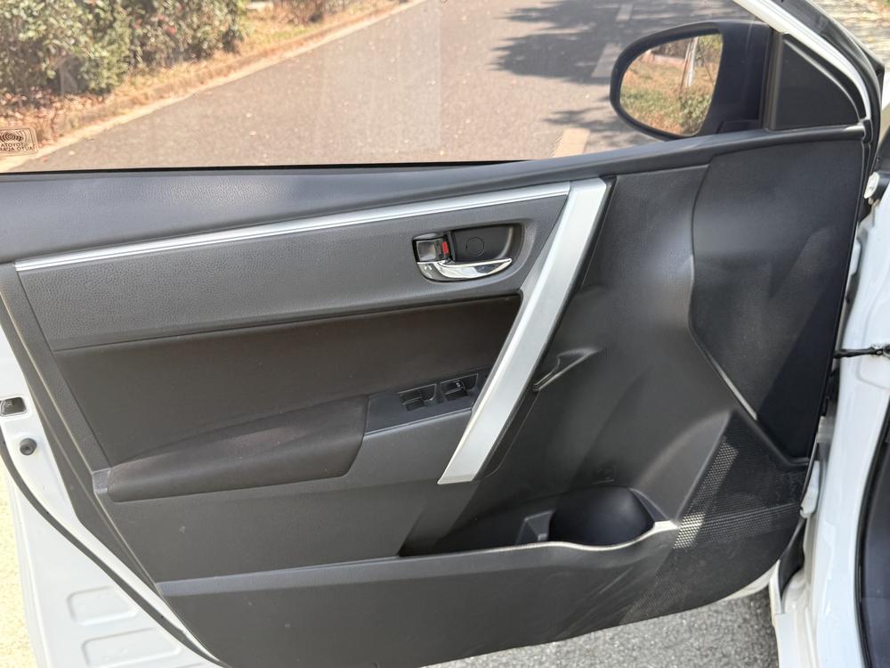 Toyota Corolla 2018 immagine di auto #10