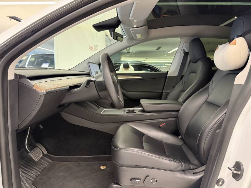Tesla Model Y 2023 #4 Tesla Model Y 2023 car image #4