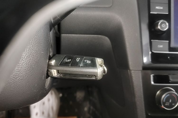 Volkswagen Golf 2017 car image #14