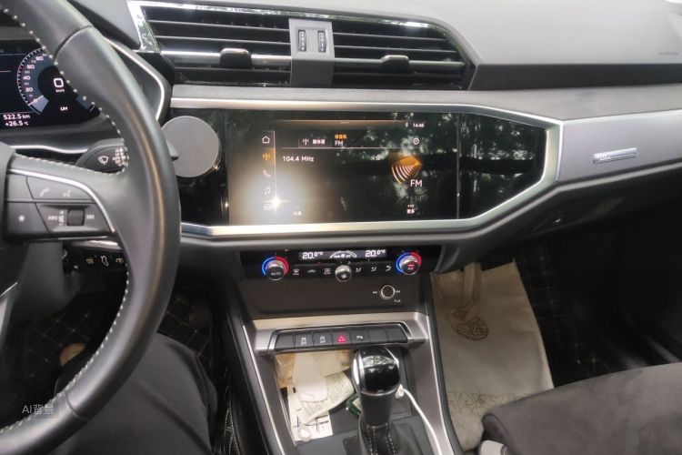 Audi Q3 2020 car image #15