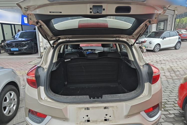 GEELY Emgrand GS 2016 #19 GEELY Emgrand GS 2016 image de voiture #19