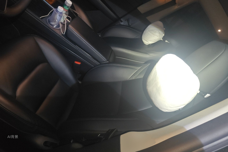 Tesla Model Y 2023 car image #17