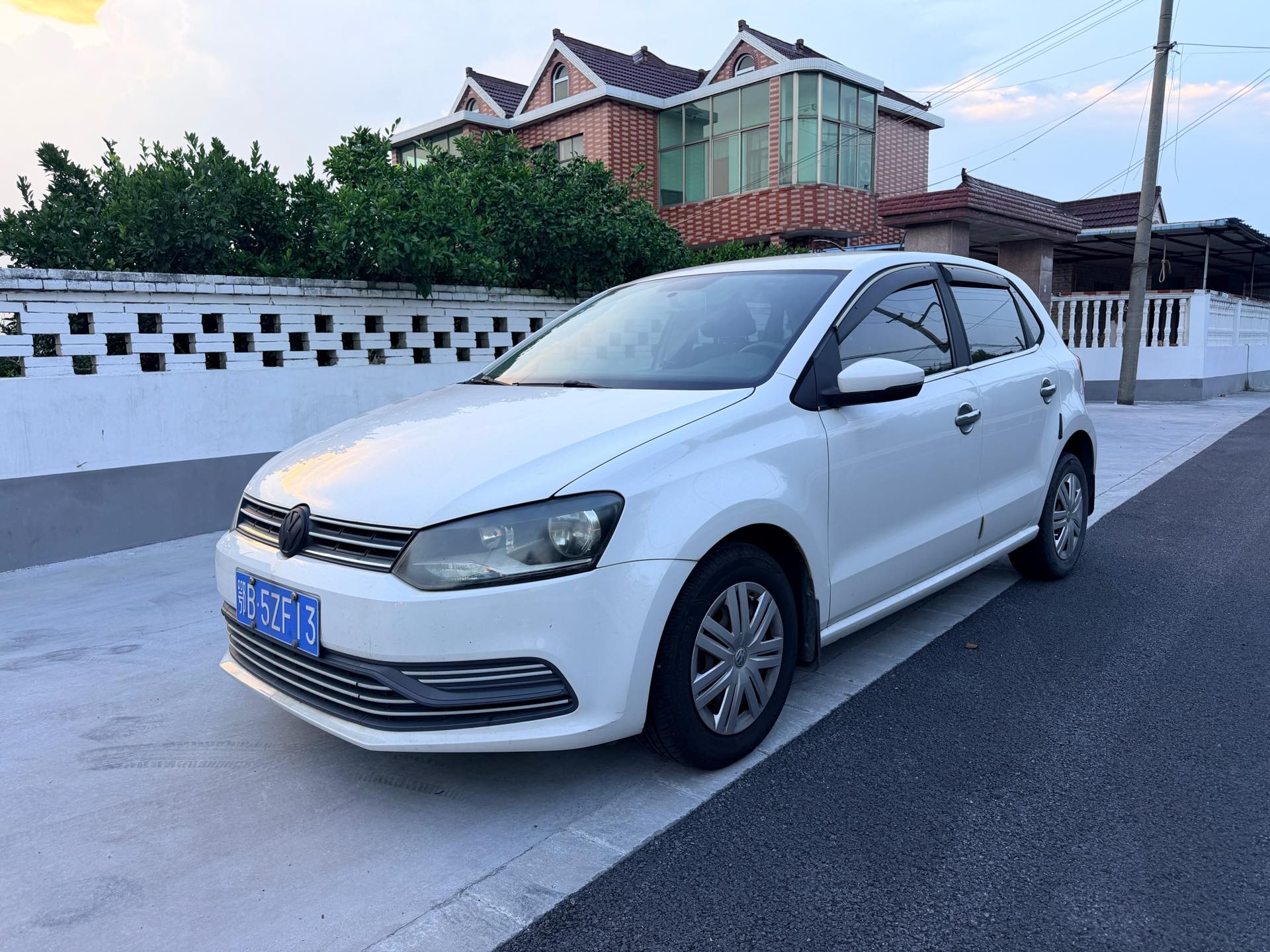 Volkswagen Polo 2017 Volkswagen Polo 2017 car image