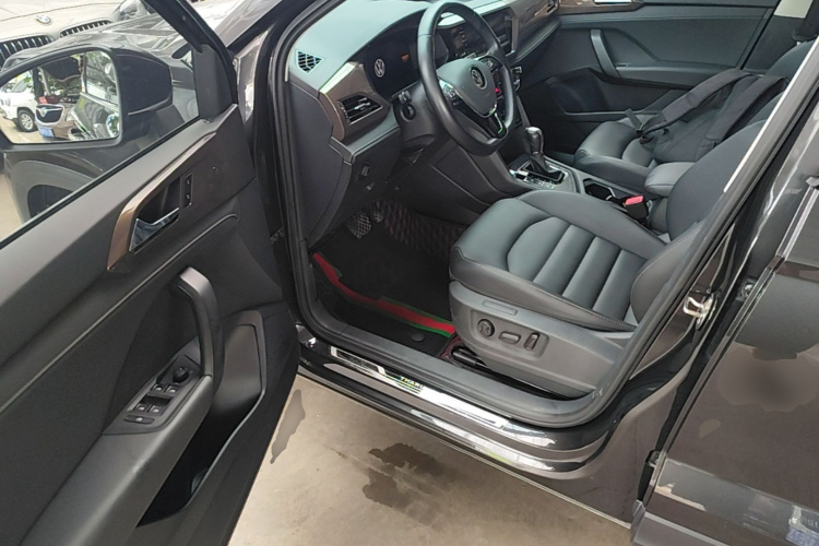 Volkswagen Tharu 2022 car image #16