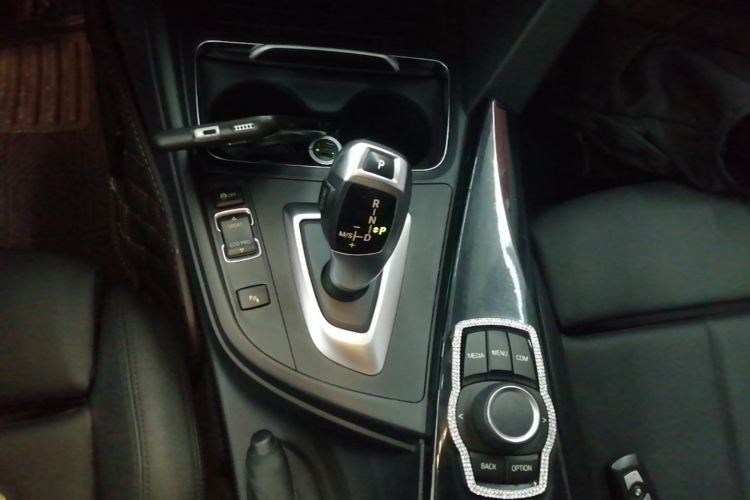 BMW 3 Series 2018 #14 BMW 3 Series 2018 car image #14