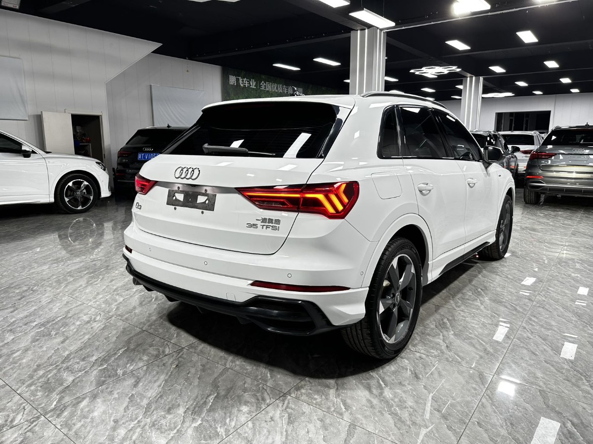 Audi Q3 2022 car image #7
