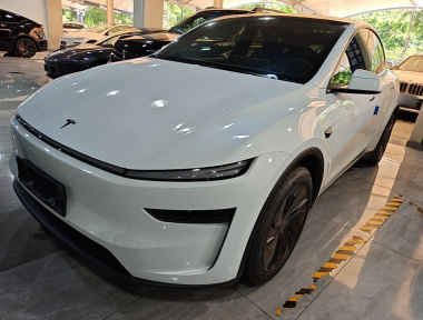 Tesla Model Y 2026 Tesla Model Y 2026 immagine di auto