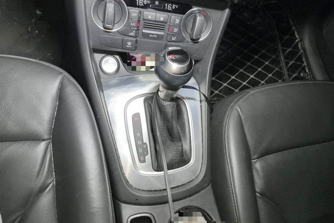 Audi Q3 2016 car image #27