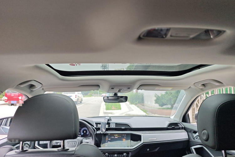 Audi Q3 2021 car image #20
