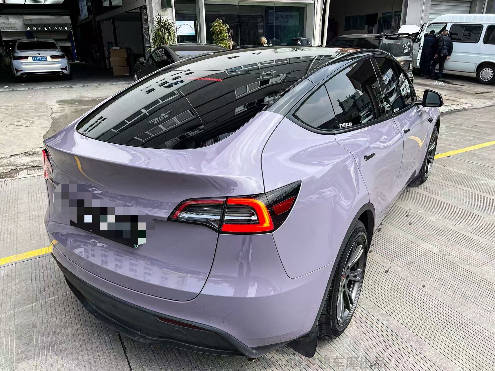Tesla Model Y 2023 car image #4