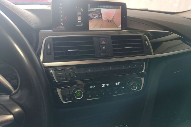 BMW 3 Series 2018 car image #27