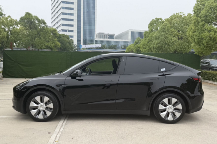 Tesla Model Y 2023 car image #7