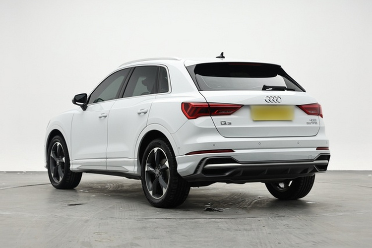 Audi Q3 2022 car image #7