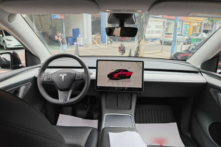 Tesla Model Y 2023 #10 Tesla Model Y 2023 car image #10