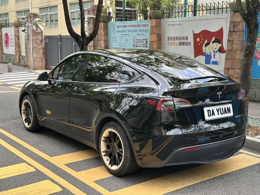 Tesla Model Y 2022 #4 Tesla Model Y 2022 car image #4