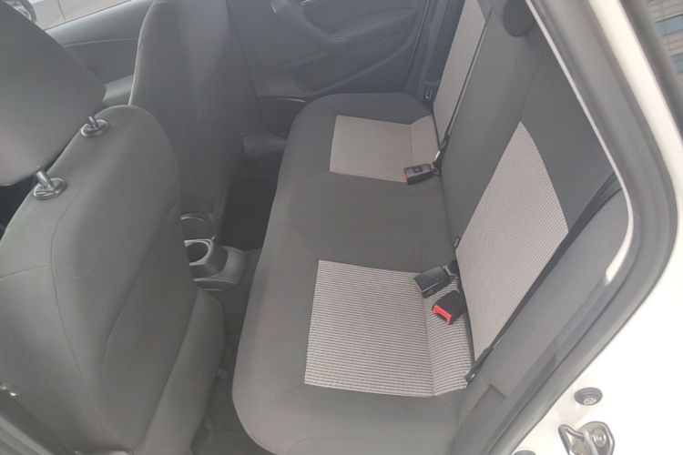Volkswagen Polo 2016 car image #17