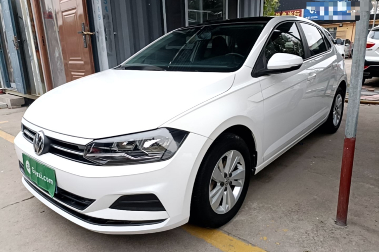 Volkswagen Polo 2020 car image #2