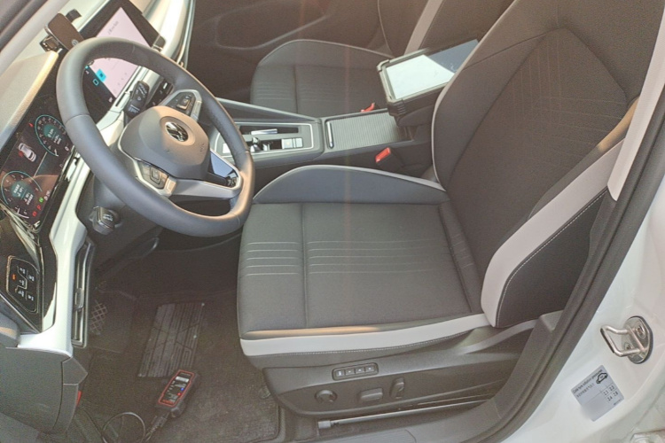 Volkswagen Golf 2024 صورة سيارة #15