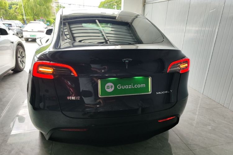 Tesla Model Y 2024 #6 Tesla Model Y 2024 car image #6