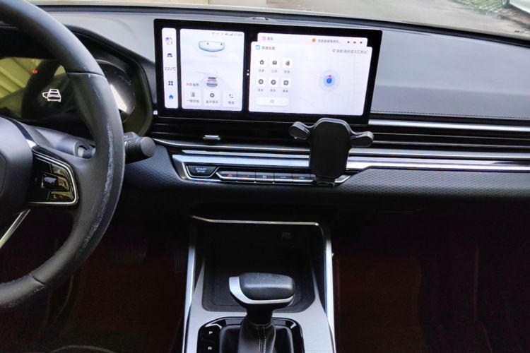 GEELY Emgrand 2024 car image #13